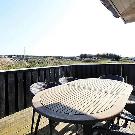 6 Person In Lokken-by Traum *